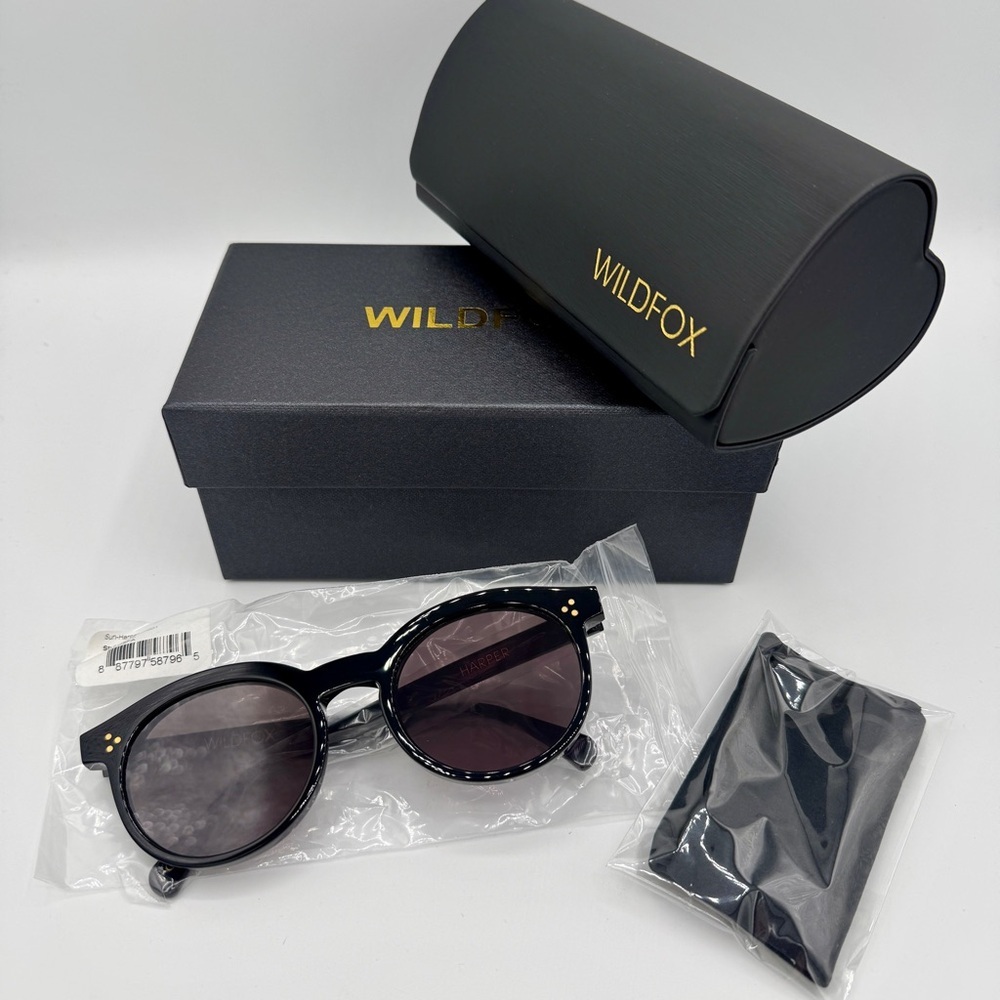 NWT Wildfox Harper Black Sunglasses Classic Round , NEW with case and cloth